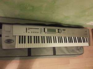Vand clapa Korg Triton Le cu 76 clape. Stare excelenta.