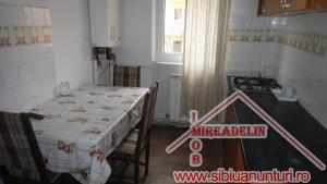 INCHIRIEM APARTAMENT 3 CAMERE,   cartier VALEA AURIE
