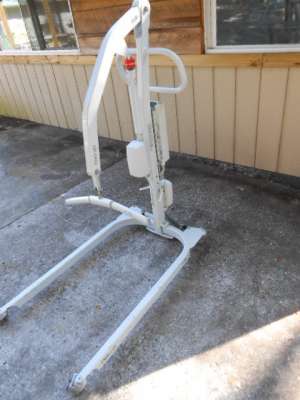 LIKO Uno 102 Robot ridicare pacienti cu acumulator