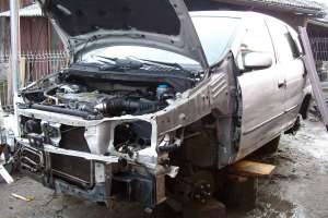 Dezmembrez Nissan Almera Tino