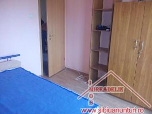 INCHIRIEZ APARTAMENT 3 camere decomandate VALEA AURIE