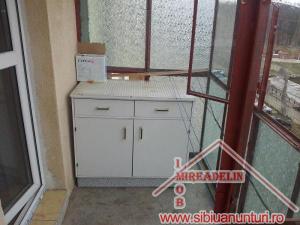 INCHIRIEZ APARTAMENT 3 camere decomandate VALEA AURIE
