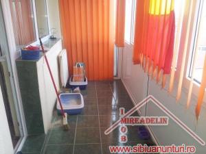 VAND APARTAMENT 2 camere decomandate,    ZONA RAHOVA