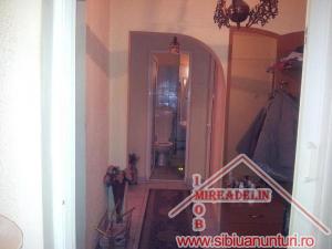 VAND APARTAMENT 2 camere decomandate,    ZONA RAHOVA