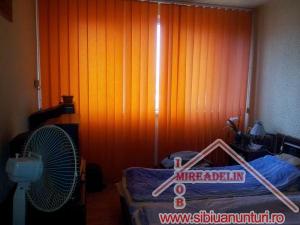 VAND APARTAMENT 2 camere decomandate,    ZONA RAHOVA