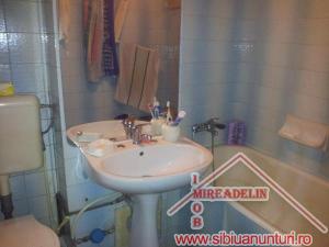 VAND APARTAMENT 2 camere decomandate,    ZONA RAHOVA