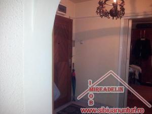 VAND APARTAMENT 2 camere decomandate,    ZONA RAHOVA