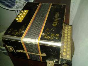 Vand acordeon Hohner,  foarte vechi,  stare buna pentru colectionari