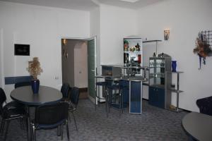 Poiana Brasov,  spatiu comercial 100 mp + apartament 120 mp mobilat,  utilat,  zona centrala