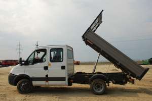 Camioneta basculabila Iveco Daily 35C120 cabina dubla.