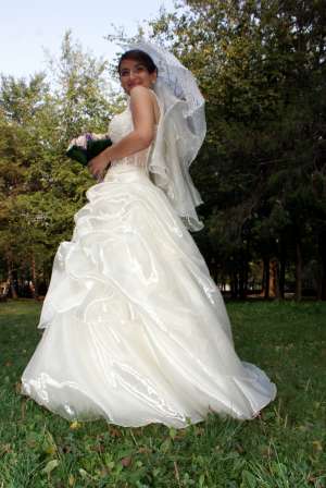vand rochie de mireasa superba