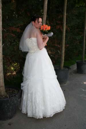 VIND ROCHIE DE MIREASA CREM