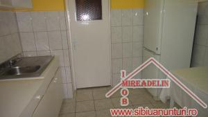 INCHIRIEZ APARTAMENT 2 CAMERE,   zona B-dul M. VITEAZU