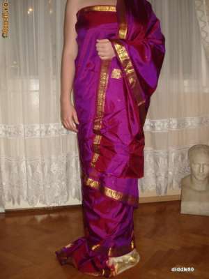 Sari indian din matase naturala brodata cu fir auriu