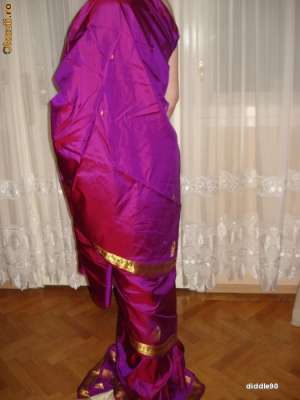Sari indian din matase naturala brodata cu fir auriu