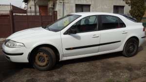 vand renault laguna alb an fabricatie 2002 motor 1, 9 dci 6 trepte viteza pornire cartela