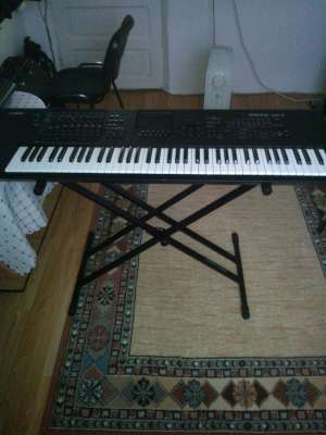 vand yamaha motif xf-7 pret neg.