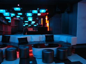 Amenajari: Club-uri,   discoteci,   pub-uri etc.