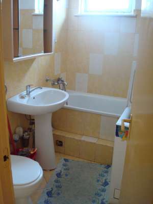 INCHIRIEZ APARTAMENT 3 CAMERE ZONA MC DONALDS 200 EURO
