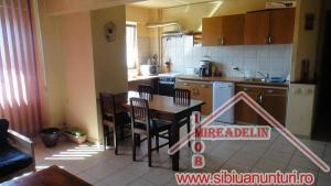 VAND APARTAMENT 3 camere decomandate,   ZONA BALEA
