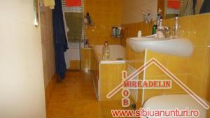 VAND APARTAMENT 3 camere decomandate,   ZONA BALEA