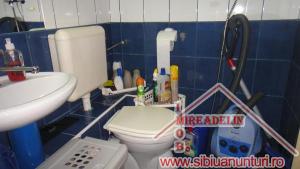 VAND APARTAMENT 3 camere decomandate,   ZONA BALEA