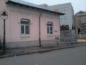 Vand casa zona ultracentrala Targoviste jud Dambovita