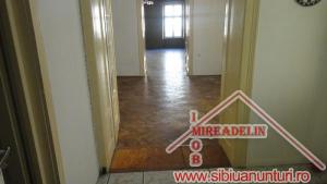 VAND APARTAMENT 3 camere,    93 mp,    zona ULTRACENTRALA