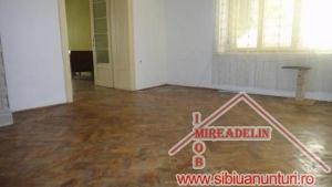 VAND APARTAMENT 3 camere,    93 mp,    zona ULTRACENTRALA