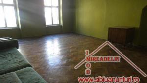 VAND APARTAMENT 3 camere,    93 mp,    zona ULTRACENTRALA