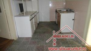 VAND APARTAMENT 3 camere,    93 mp,    zona ULTRACENTRALA