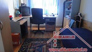 VAND APARTAMENT 3 camere,    zona PARCUL TINERETULUI
