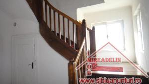 VAND 2 APARTAMENTE la casa,   165.25 mp,   zona CALEA POPLACII