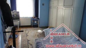 VAND 2 APARTAMENTE la casa,   165.25 mp,   zona CALEA POPLACII