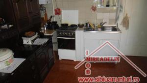 VAND 2 APARTAMENTE la casa,   165.25 mp,   zona CALEA POPLACII