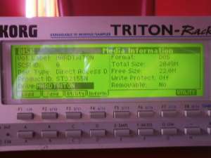 VIND KORG TRITON RACK CU HARDISC DE 20 GB SI 96 mega RAM