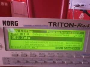 VIND KORG TRITON RACK CU HARDISC DE 20 GB SI 96 mega RAM