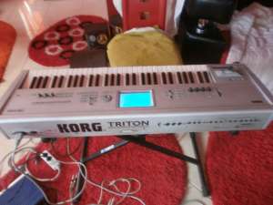 VIND KORG TRITON CU HARD intern DE 2GB SI RAM De64 Mega