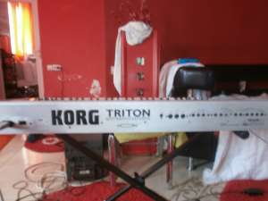 VIND KORG TRITON CU HARD intern DE 2GB SI RAM De64 Mega