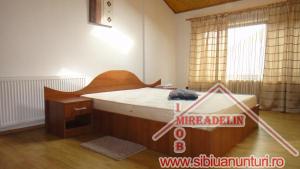 VAND PENTHOUSE 4  camere decomandate,   zona Interex