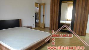 VAND PENTHOUSE 4  camere decomandate,   zona Interex