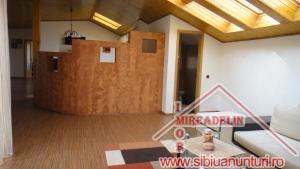 VAND PENTHOUSE 4  camere decomandate,   zona Interex