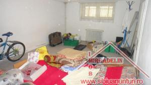 VAND APARTAMENT LA CASA,   5 CAMERE,   D+P,   Cartier LAZARET
