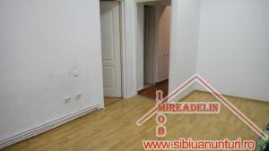 INCHIRIEZ CASA 4 CAMERE,   SINGUR IN CURTE,   zona CENTRALA
