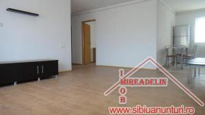 INCHIRIEM APARTAMENT 3 CAMERE,   zona COMPA