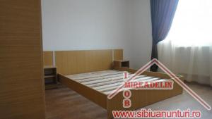 INCHIRIEM APARTAMENT 3 CAMERE,   zona COMPA