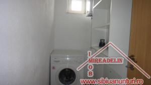 INCHIRIEM APARTAMENT 3 CAMERE,   zona COMPA