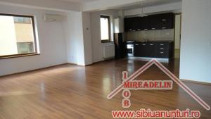 VAND APARTAMENT 3 camere zona Interex