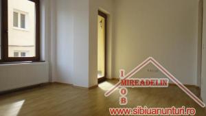 VAND APARTAMENT 3 camere zona Interex