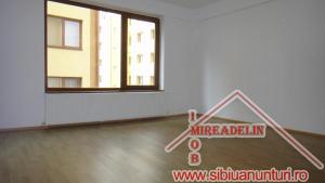 VAND APARTAMENT 3 camere zona Interex